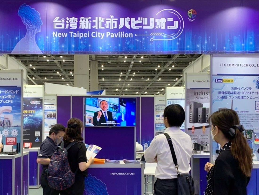 疫情期間無法出國，新北市率全國之先主動接軌世界，帶領24家企業前往日本及德國設置「新北形象館」，以產品快遞方式組成「新北企業隊」創3.55億元商機。 圖：新北市經發局/提供