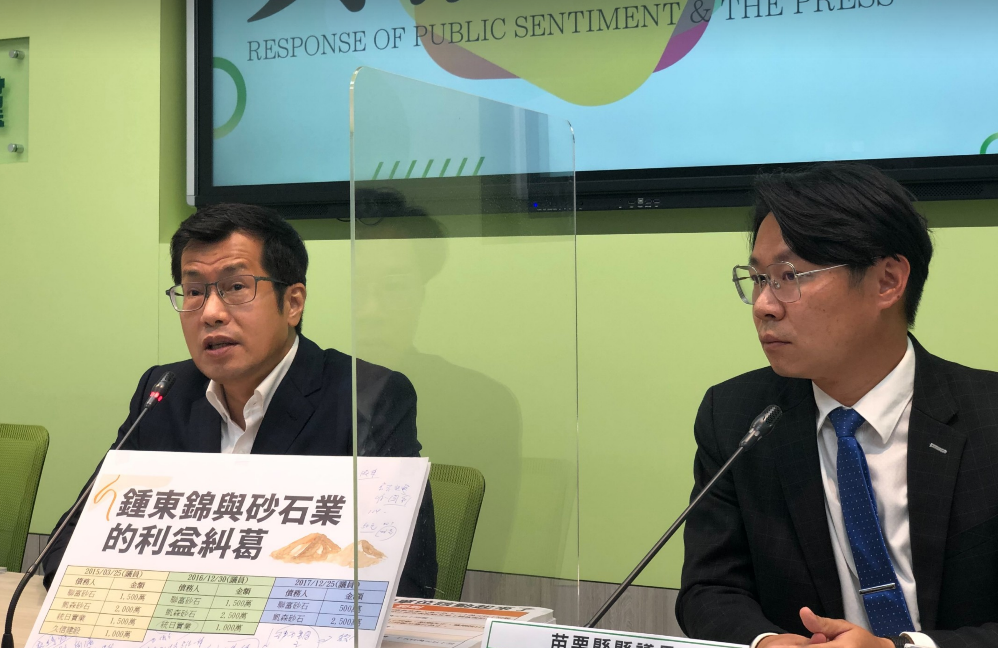 羅致政回應媒體提問。 圖：陳佩君／攝