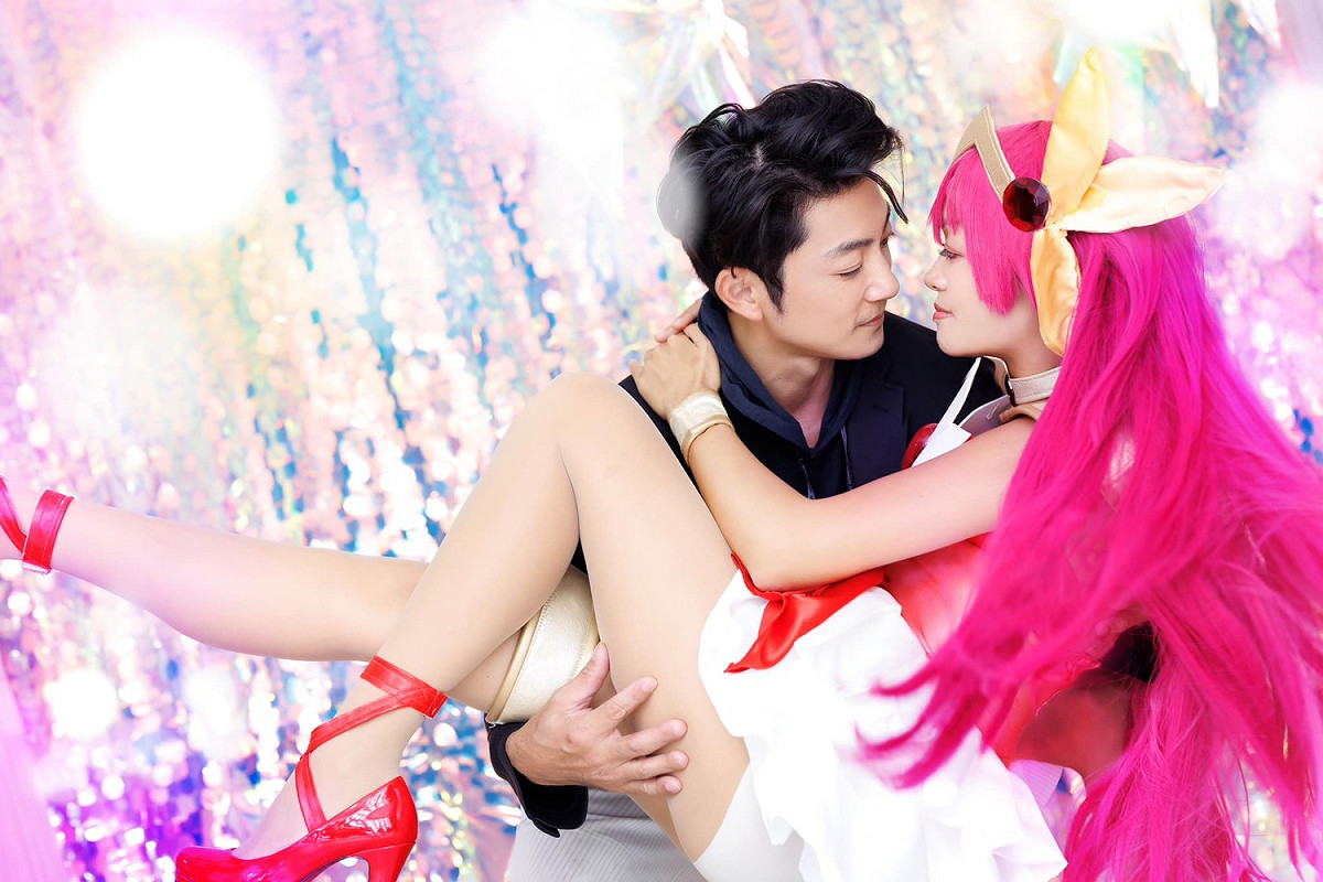 凱莉Cosplay動畫《愛天使傳說》女主角。 圖：翻攝自臉書/凱莉蹲下去