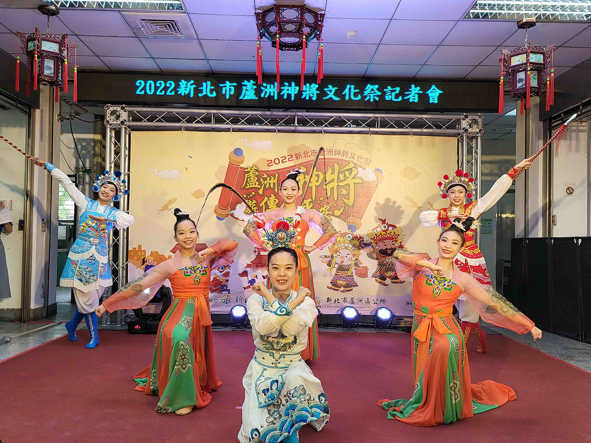 翔絮芭蕾舞蹈團表演的精湛舞姿，完整呈現了蘆洲神將力與美的震撼感。 圖：蘆洲區公所提供