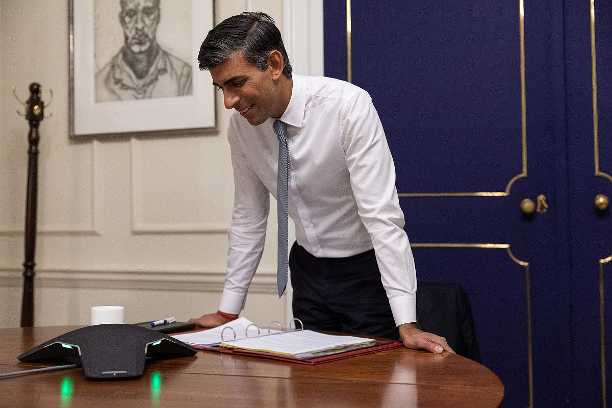 英國新任首相蘇納克與烏克蘭總統澤倫斯基電話會談，承諾澤倫斯基和烏克蘭人民可以期望倫敦方面的支持。 圖：翻攝@RishiSunak推特