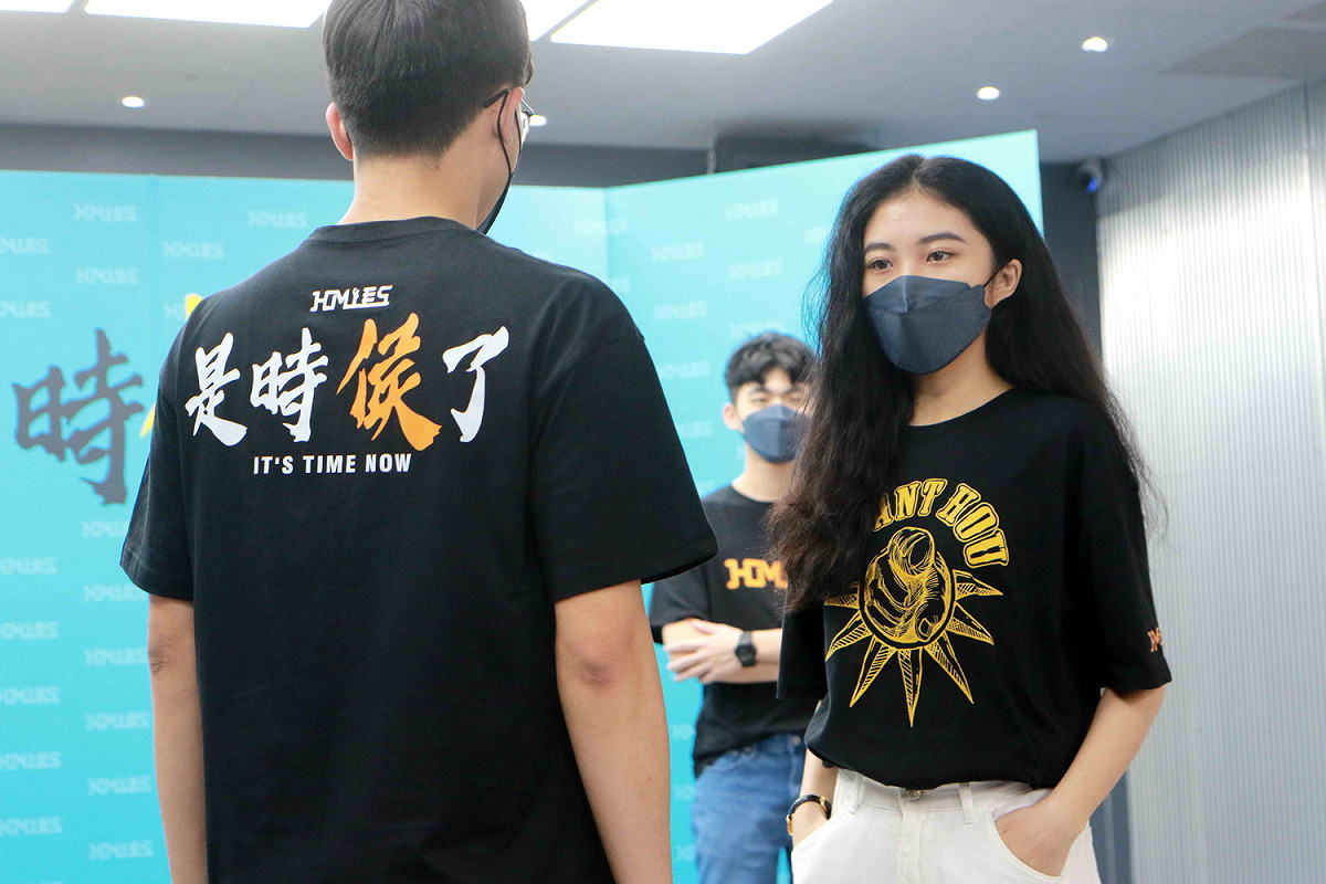 侯友宜選舉辦公室選舉團隊示範選舉團隊隊服。 圖：侯友宜選辦提供