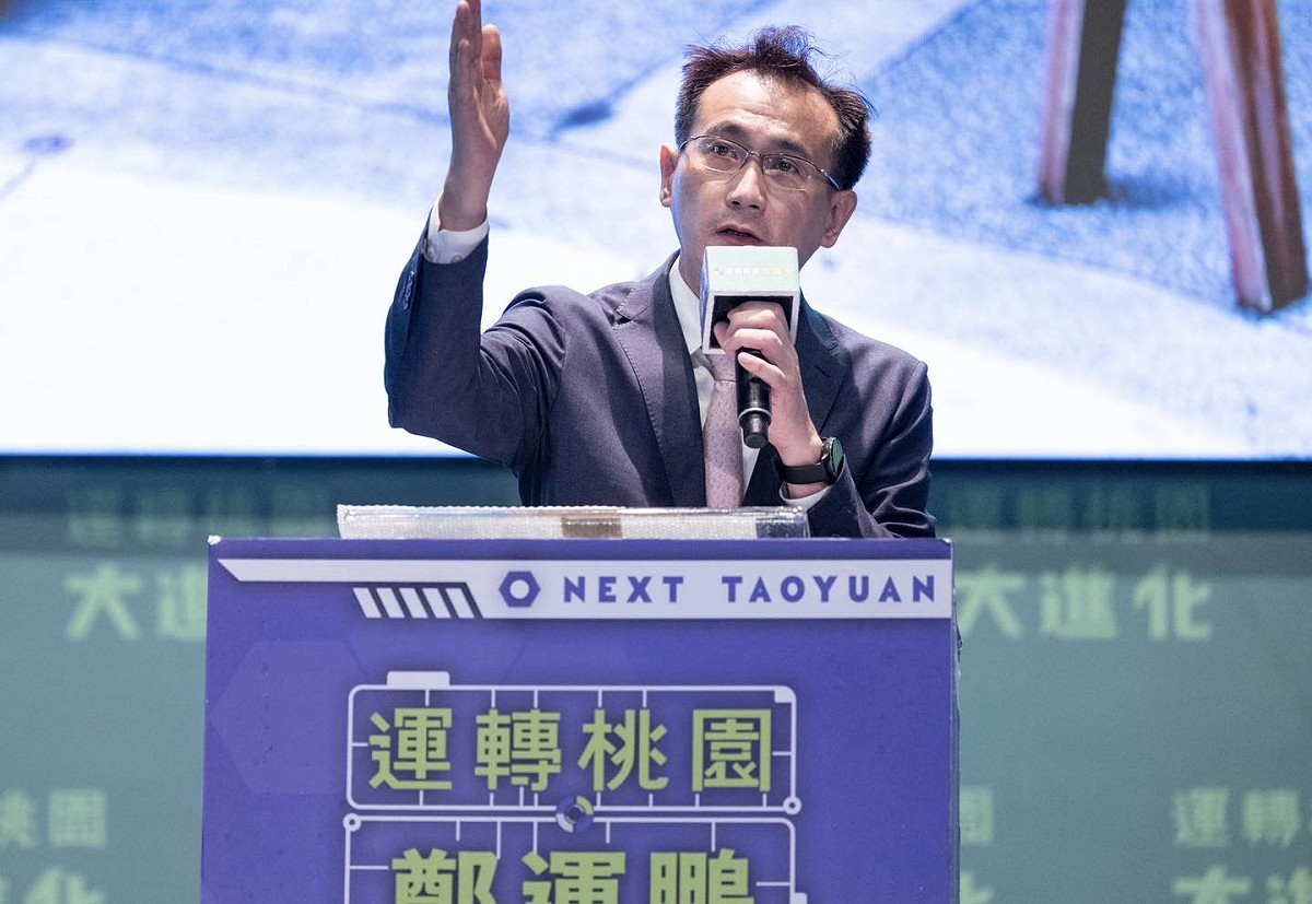 鄭運鵬競選總部發言人黃韋鈞表示，張善政及其陣營不必每次遇到媒體詢問他跟中國關係，就膝跳反應想拉別人下水，「誠實面對自己的過去，對張善政如此困難嗎？」 圖：取自鄭運鵬臉書（資料照）