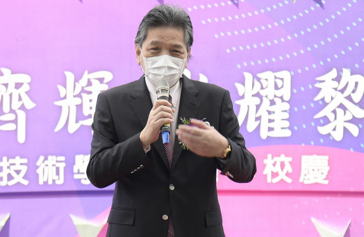 監察院副院長李鴻鈞每年出席母校黎明技術學院校慶，祝福母校生日快樂、校運昌隆。 圖：黎明技術學院提供