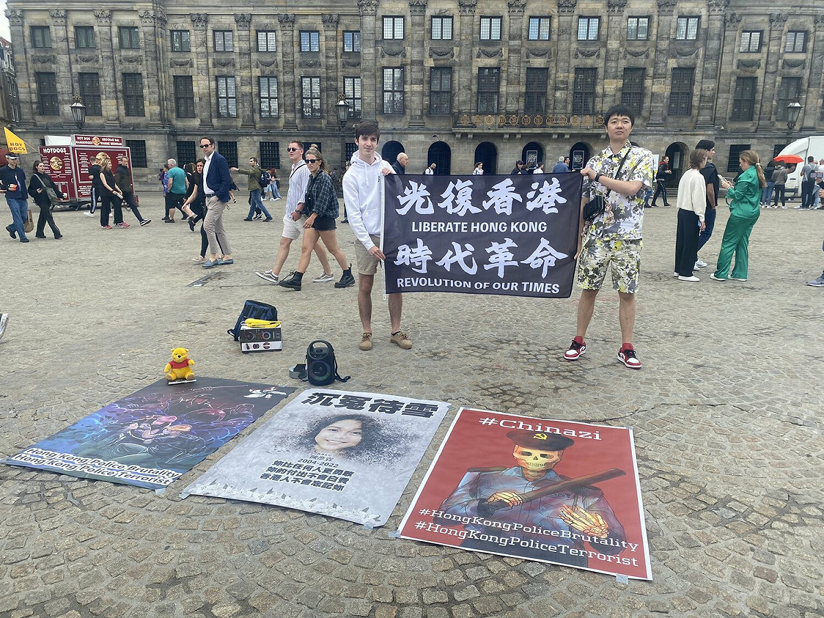 對抗中共專制政權的異議人士王靖渝（右）。 圖：翻攝自王靖渝推特（資料照）