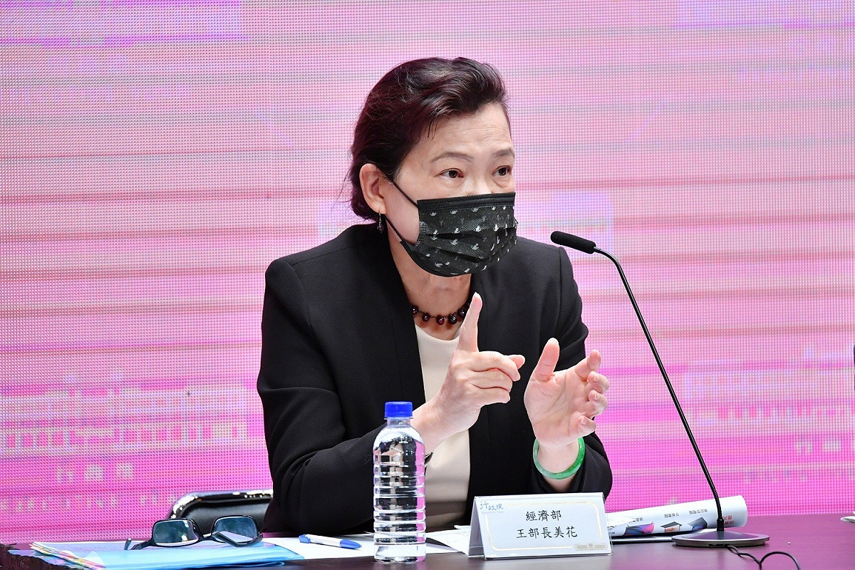 行政院長蘇貞昌今（27）天在院會聽取經濟部報告「美國對中國半導體管制及我方因應策略」。圖為經濟部長王美花。 圖：行政院提供