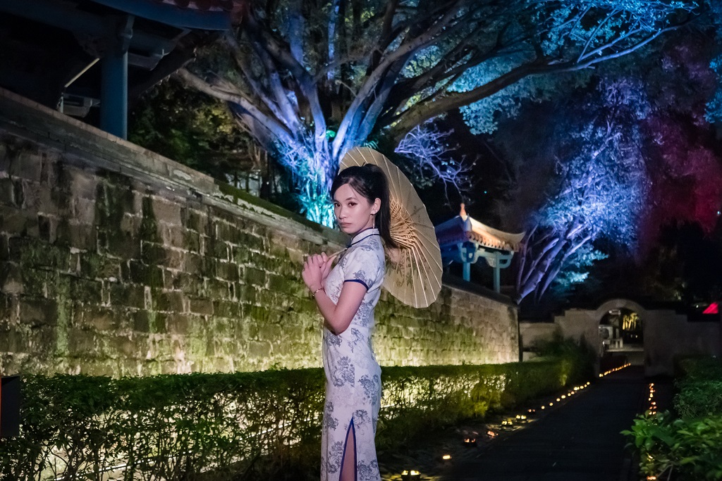 林家花園「繽紛光廊」光環境展演，將呈現與新北歡樂耶誕城燈區截然不同的唯美風情。 圖：新北市觀旅局提供