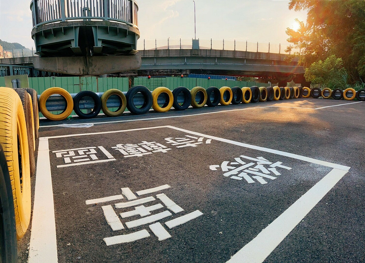 標誌標線是參考台北區監理所考場平面配置劃設。 圖：新北市高灘處提供