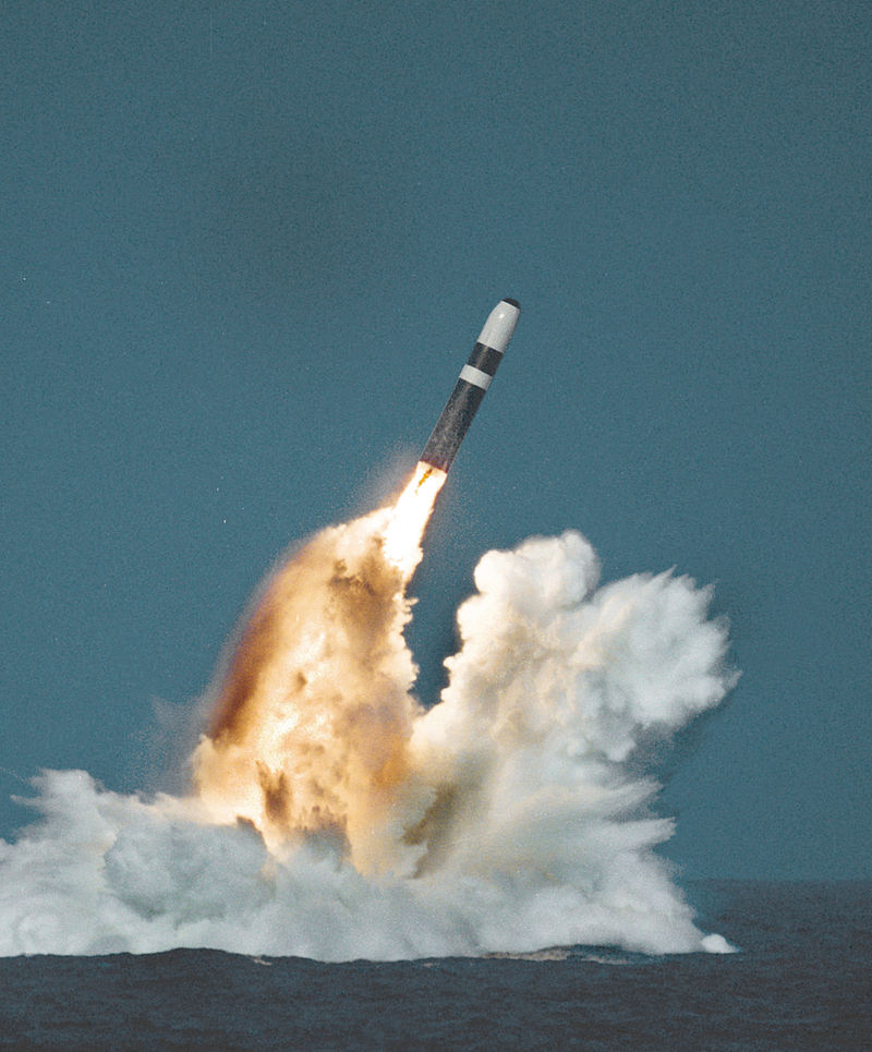 美國俄亥俄級戰略核潛艦發射可攜低當量核彈頭的UGM-133A「三叉戟」(Trident)Ⅱ型潛射彈道導彈。 圖：翻攝維基百科/公有領域