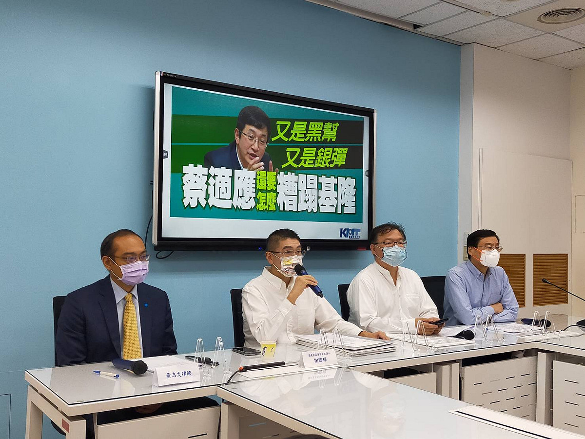 謝國樑赴立法院召開記者會，再指對手蔡適應團隊為黑道，還逼地方里長收受現金。 圖：國民黨立法院黨團/提供