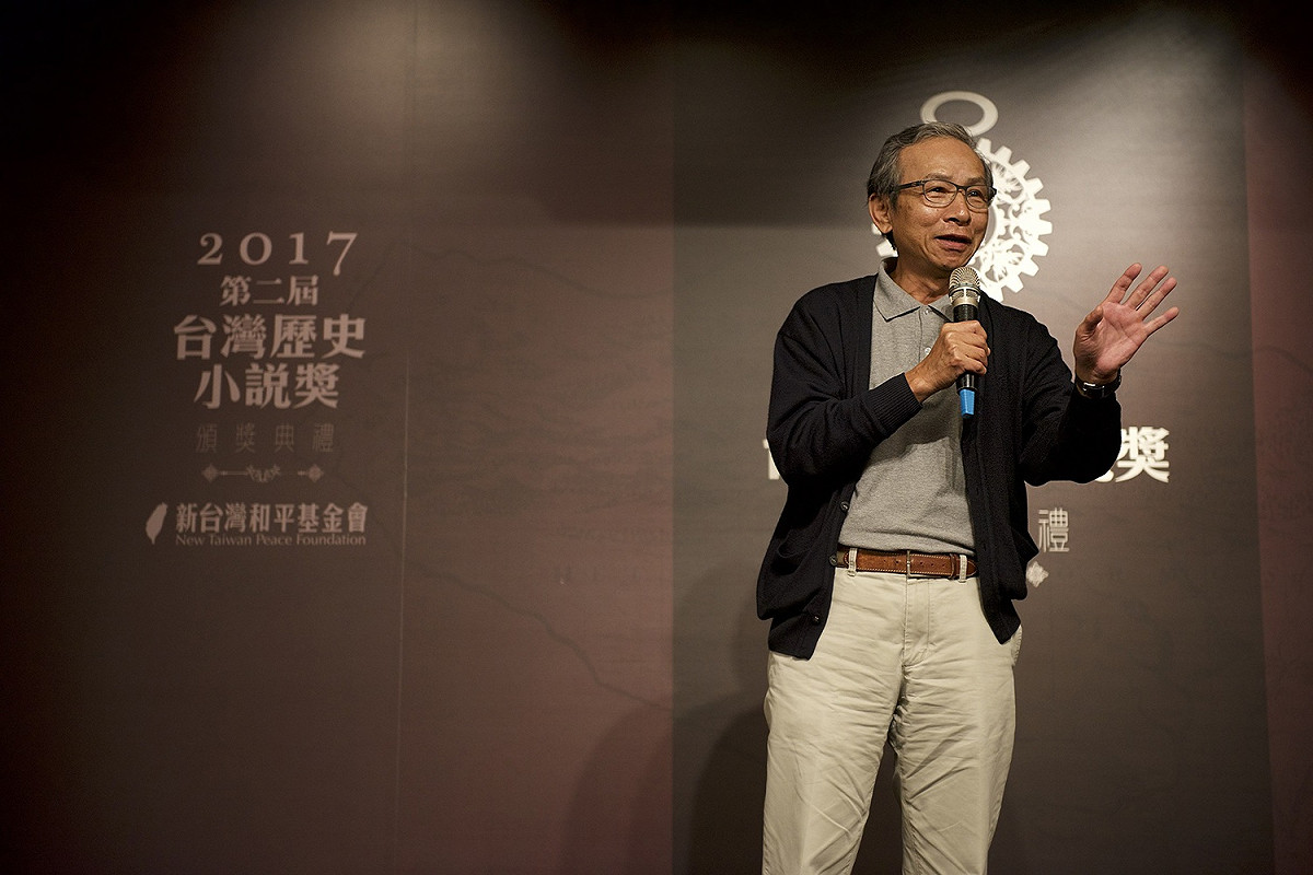吳念真導演致詞表示，歷史小說最重要的是當代的人對當代的反應所凝聚出的如文字、言論、電視節目等，再透過故事呈現出來。他們就像是種花人，他向這群開始種花的創作者致敬。 圖新台灣和平基金會提供