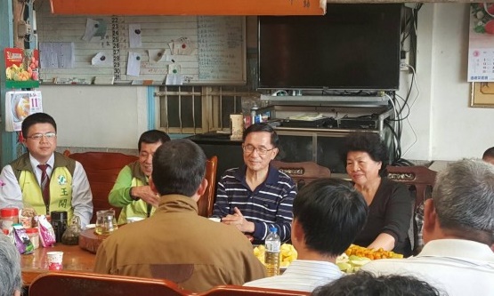 前總統陳水扁17日前往台南縣議員王峻潭家裡宮廟祭拜。 圖：翻拍自網路