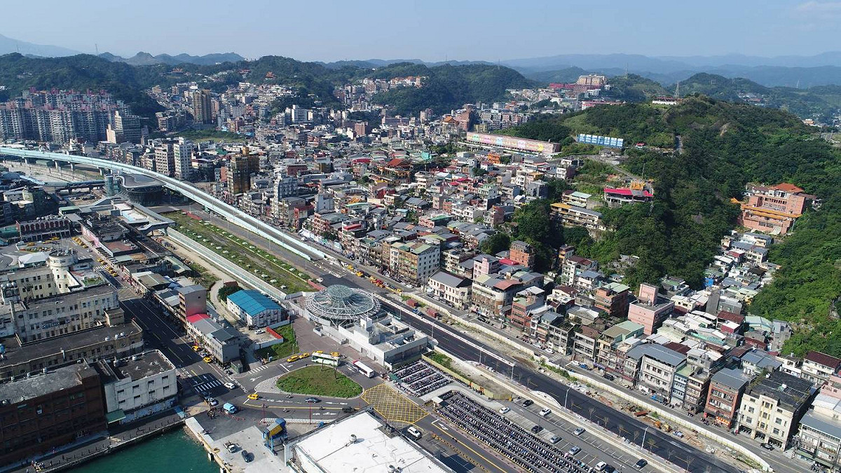 林右昌說，整個輕軌捷運方案都在基隆河谷廊帶發展計畫的構想中，大家不要用現況去想像未來，當基隆的產業發展起來，將可以提供很多就業機會，這是要把基隆跟整個大台北都會地區的經濟跟產業串接在一起， 圖:基隆市政府提供