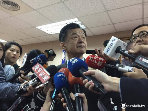 針對客委會主委李永得在台北轉運站被攔截盤查事件，法務部長邱太三表示，以局外的法律人來看，這次事件在法制面上沒有什麼問題，在執行面也沒有太大問題，但在技巧面上面，警員執法的確需要加強技巧。北社客社台灣客家聯盟聯質疑:邱部長，您也被滲透了嗎? 圖：新頭殻資料照片