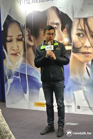 台中市新聞局長卓冠廷23日為《白蟻-慾望謎網》站台。 圖:唐復年