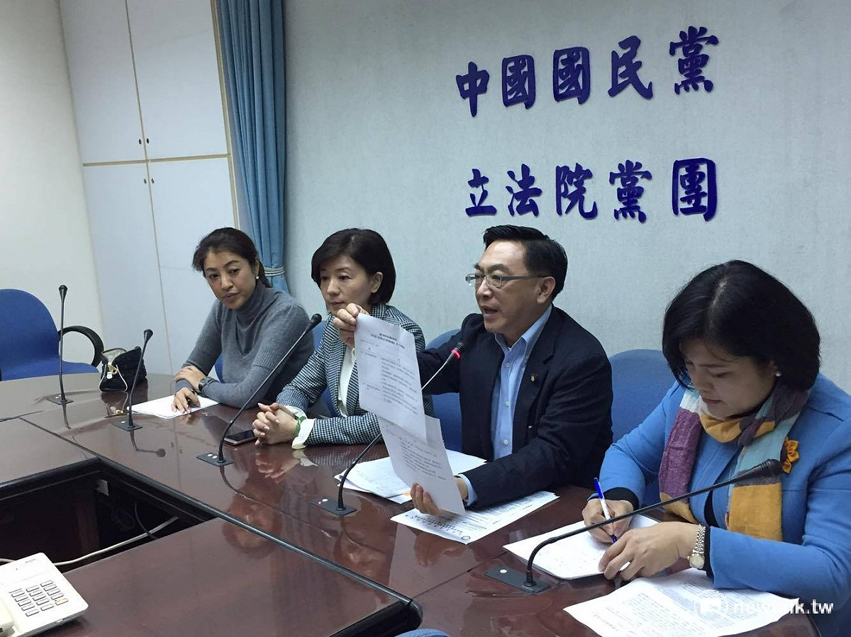 針對食藥署放寬農藥用量標準，國民黨立委陳宜民23日質疑，從食藥署網上根本沒看到相關公告。 圖：鄭佑漢/攝