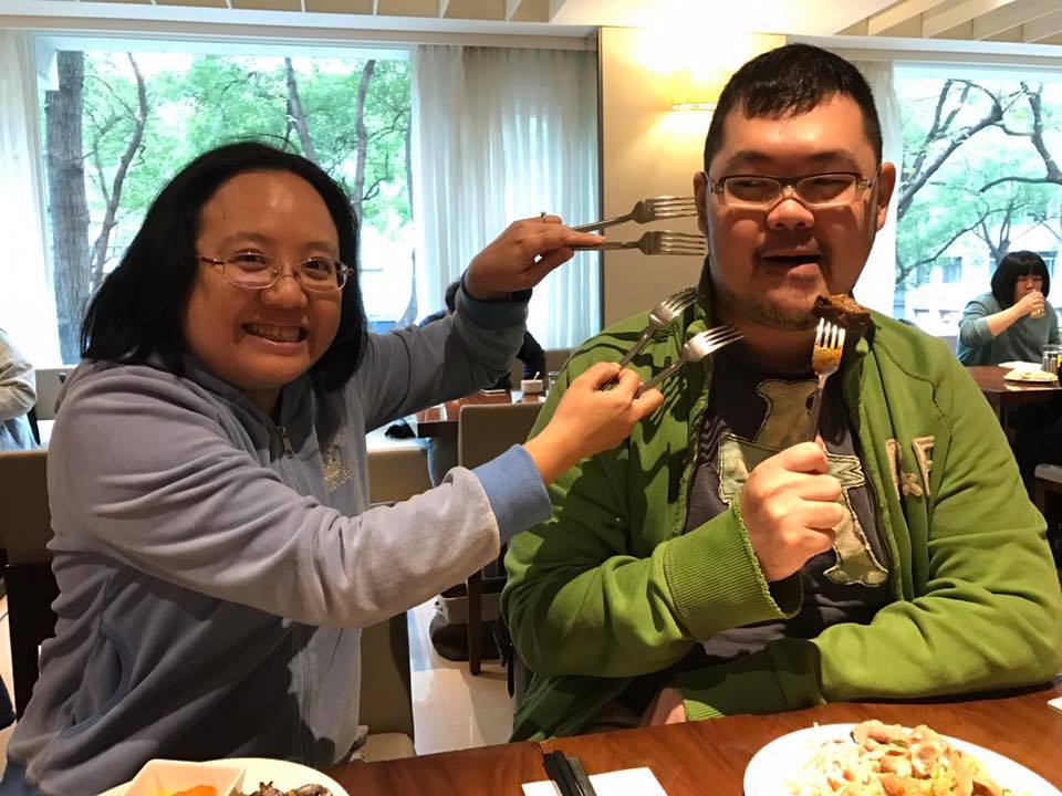 針對四叉貓22日在麥當勞與反同婚團體滿天星成員爆發口角，反同牧師趙曉音23日也在臉書上聲援四叉貓。 圖：翻攝自四叉貓劉宇臉書