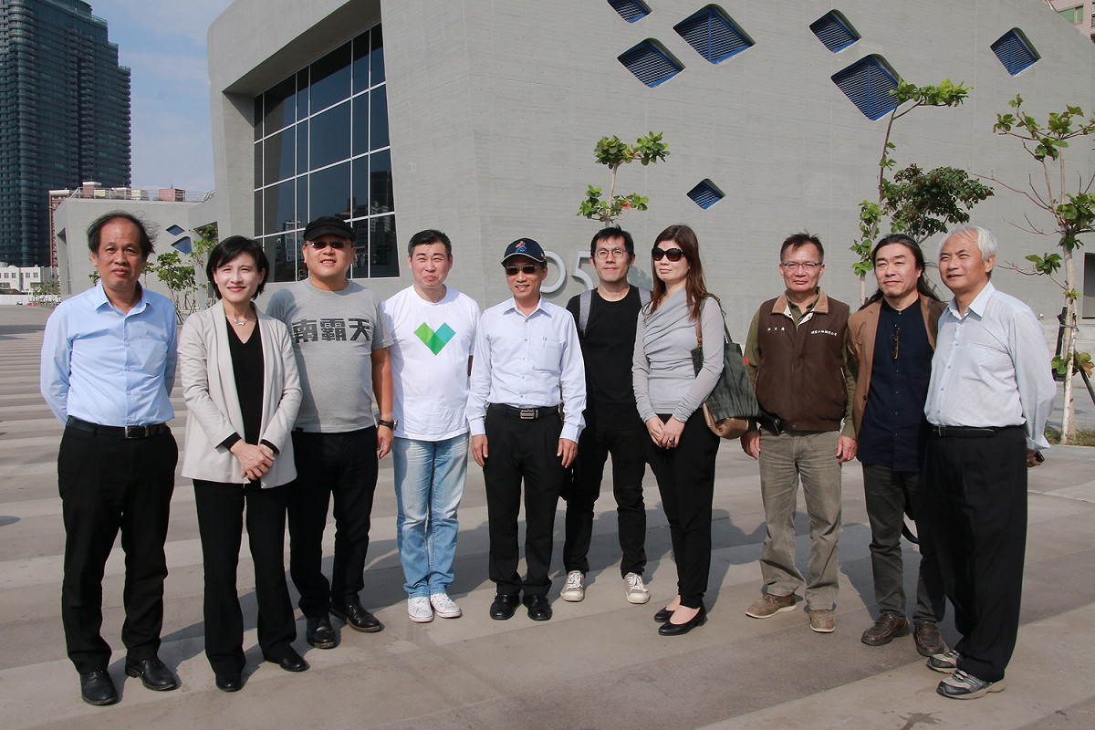 鄭麗君(左二)表示文化部將持續支持高雄市在地流行音樂文化與人才的培育. 圖：文化部提供