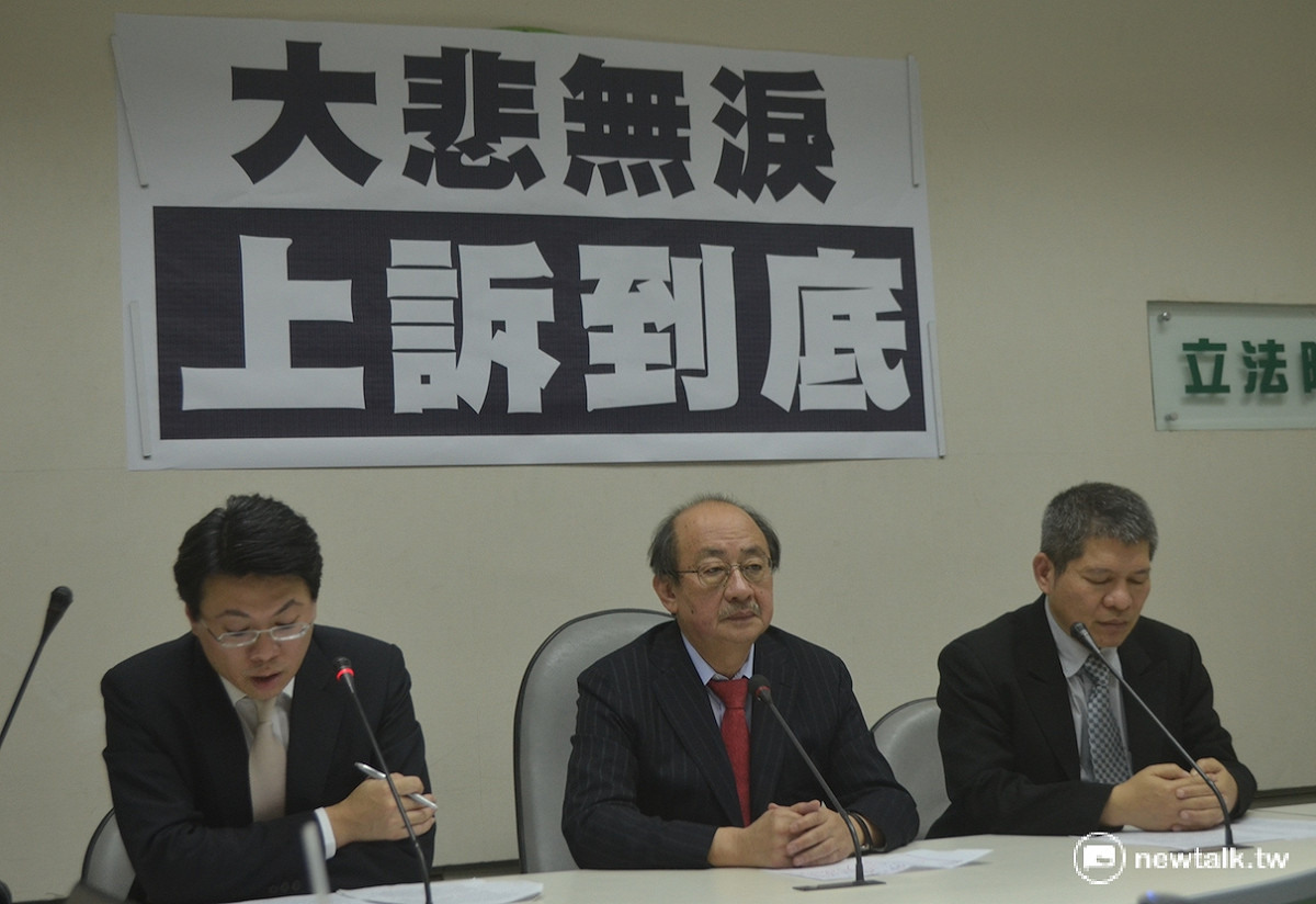 柯建銘自訴馬英九教唆洩密等罪，一審法院宣判馬英九無罪，柯建銘下午召開記者會，強調「大悲無淚」，一定上訴到底。 圖：柯昱安/攝