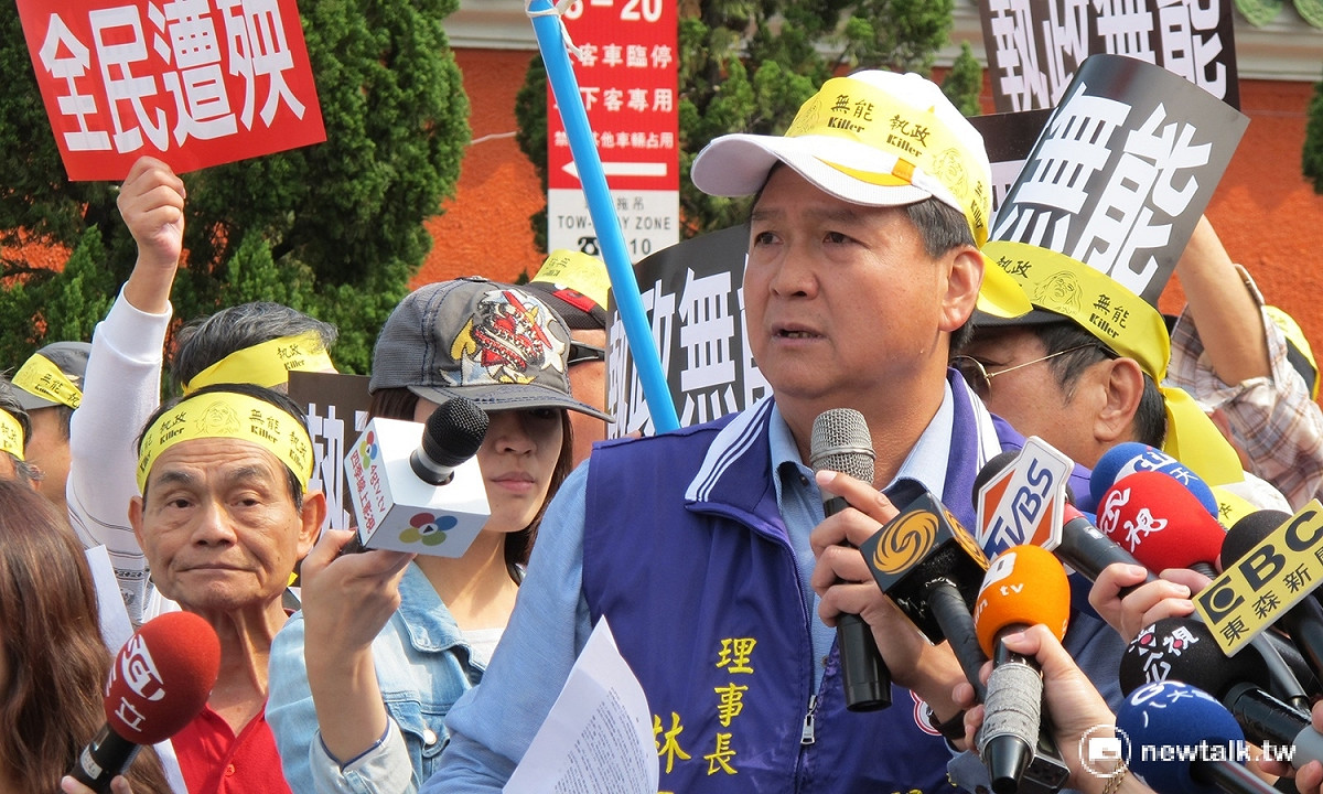新北市退休警察人員協會理事長林國春（前）29 日表示，蔡小姐養尊處優，該不該殺？ 圖：新頭殼資料照片