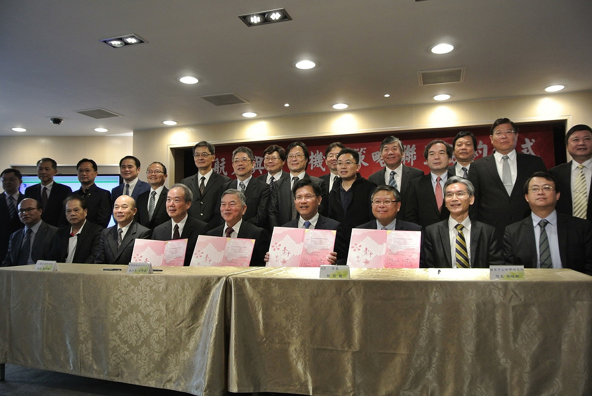 出席簽約儀式的來賓大合照。 圖：唐復年/攝