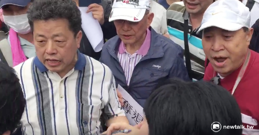 前立委錢達（左）批評平面媒體都是假記者，要記者滾出去。 圖：翻攝自現場影片