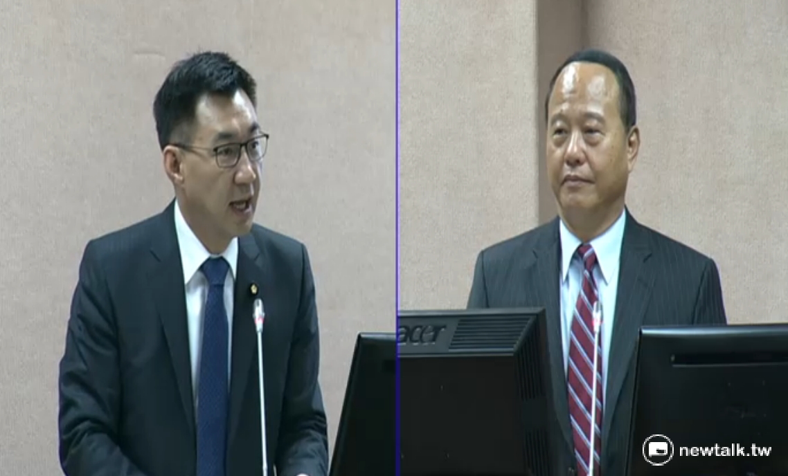 國防部常務次長柏輝鴻（右）表示，國防部「很堅持」不會在立法院這個會期處理軍人年金改革，等到公教都討論完了再處理。 圖：翻攝自立法院ivod