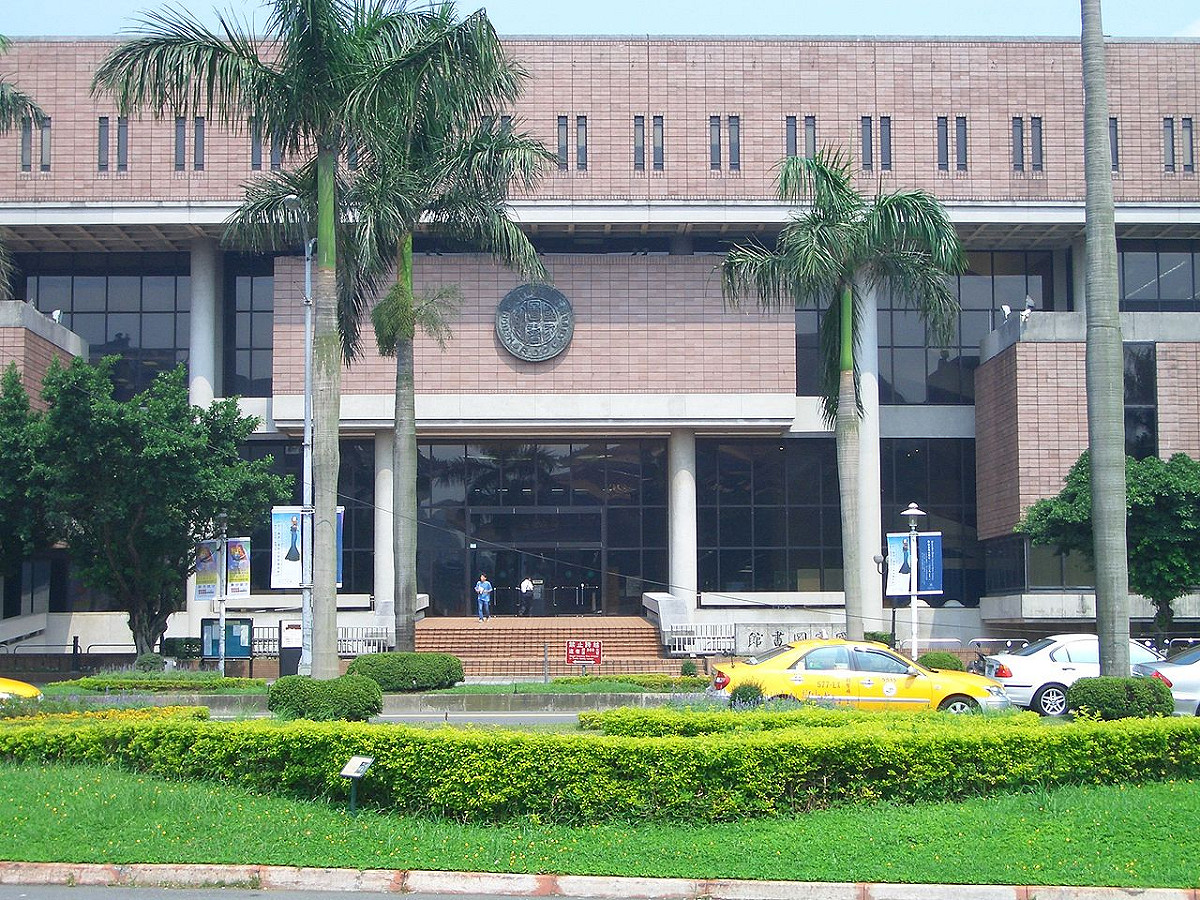 國家圖書館31日舉行「台灣最具影響力學術資源發布記者會」，國家圖書館館長曾淑賢強調，國家圖書館藉由論文公開的傳播機制，與社會輿論的監督力量，遏止論文抄襲的歪風。  圖:翻攝自維基百科