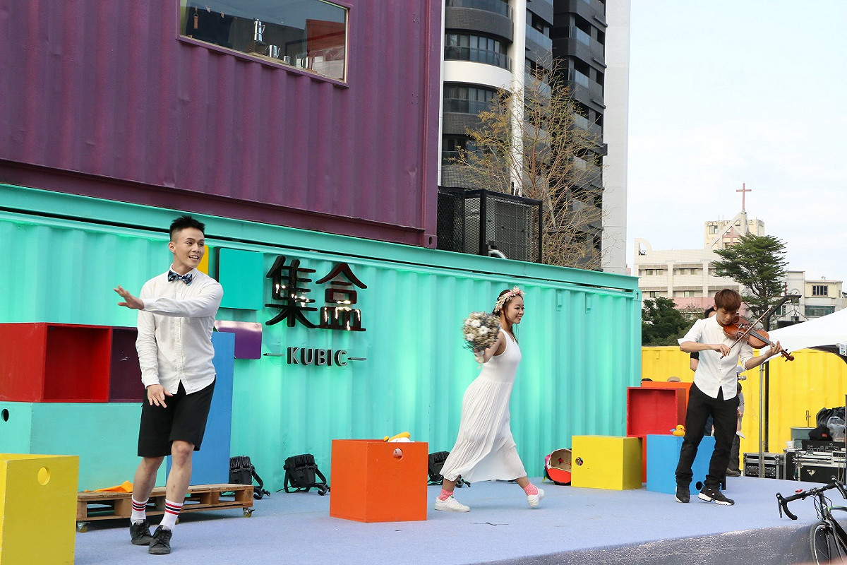 開幕活動由「集盒‧KUBIC」進駐團隊共同編導的音樂舞蹈劇「打開集盒」開場。 圖:高雄市政府提供。