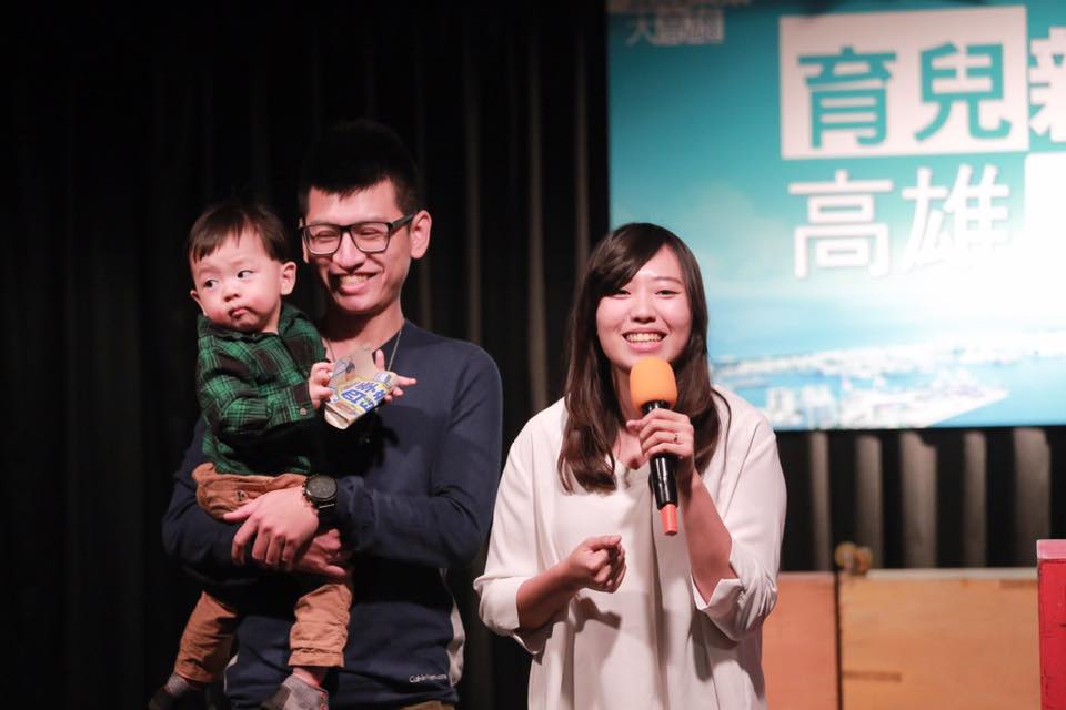 一些年輕夫婦表示，趙天麟推出的獎勵生育政策會讓他們想多生幾胎。 圖:翻攝自趙天麟臉書。