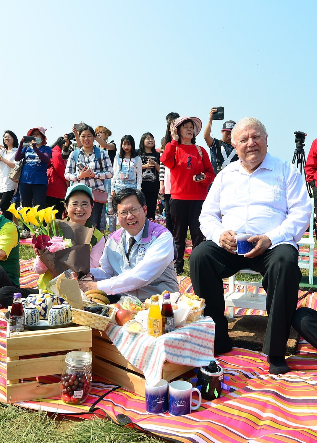 桃園市長鄭文燦邀尼加拉瓜共和國大使館特命全權大使達比亞（William M. Tapia）出席2017桃園彩色海芋季「假日野餐FUN鬆趣」出席活動。 圖:桃園市政府/提供