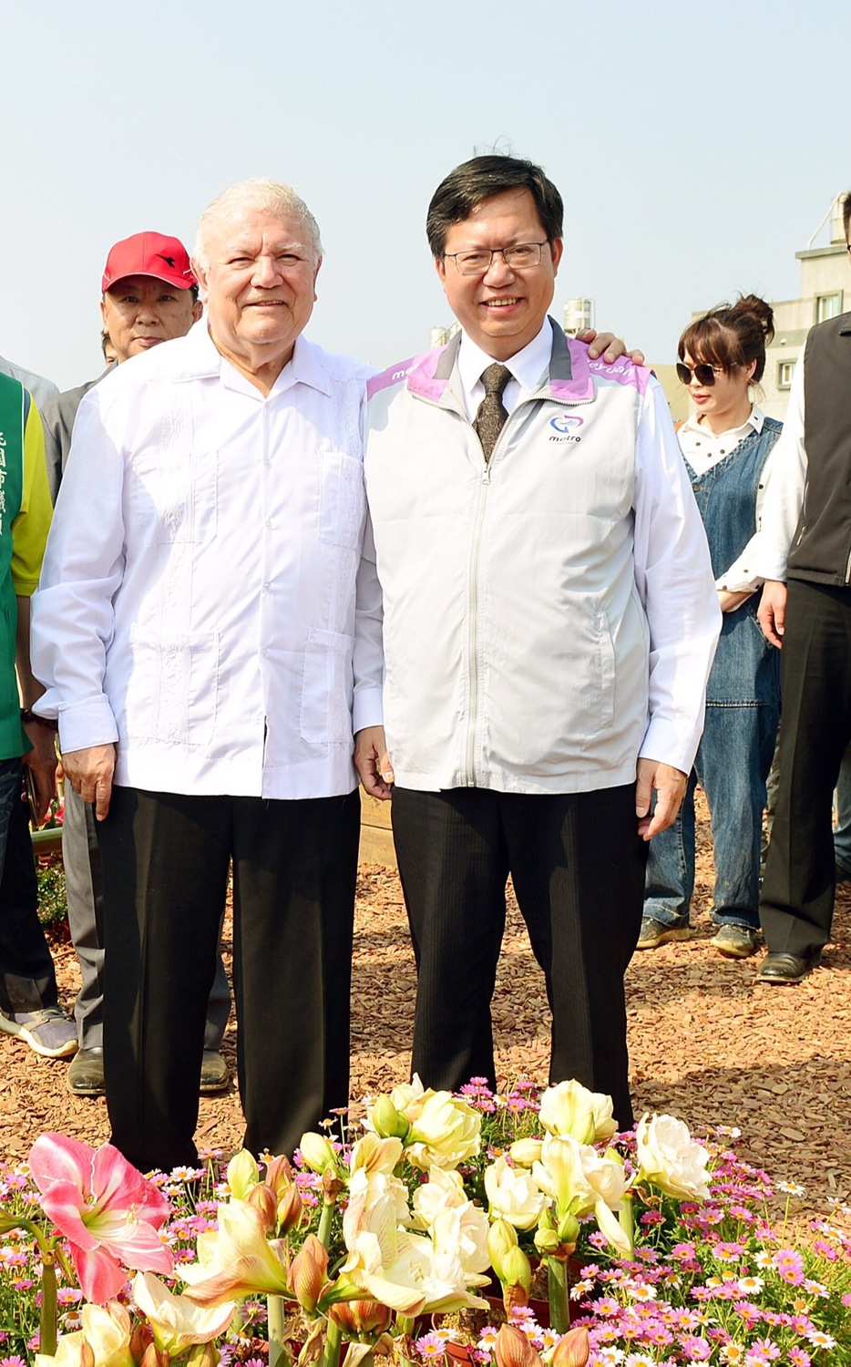 桃園市長鄭文燦邀尼加拉瓜共和國大使館特命全權大使達比亞（William M. Tapia）出席2017桃園彩色海芋季「假日野餐FUN鬆趣」出席活動。 圖:桃園市政府/提供