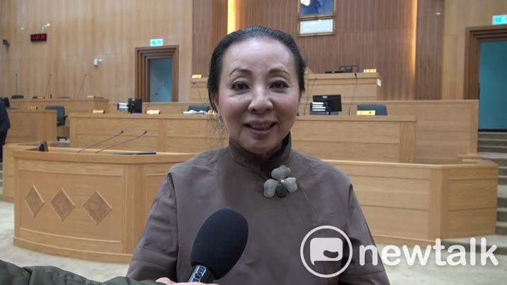 總統蔡英文２６日在官邸午宴南部民進黨執政縣市長，前瞻計畫成了主菜。嘉義縣長張花冠餐敘後表示，她在席間向總統提出城鄉差距和特別預算的轉型正義，盼總統予以協助。張花冠特別提到是否以行政與特別預算支應相關計畫，總統則表示將交由行政院再做討論。（資料照片） 圖：翻攝自嘉義縣政府官網（資料照）