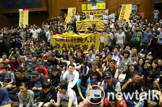 圖為太陽花學運占領立法院反服貿。 圖：新頭殼資料照片