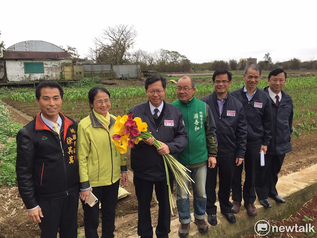 「2017桃園彩色海芋季」即將於3月31日至4月9日舉行，活動場地大園區的溪海農田，距離桃園機場和機場捷運，只有10分鐘車程的幸福溪海。 活動期間，假日在機場捷運站，每20分鐘，有一班免費接駁車，接送民眾來賞彩芋。 圖:羅碧霞 攝