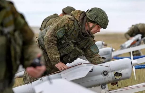 俄軍無人機蜂群訓練。 圖 : 翻攝自KKNews