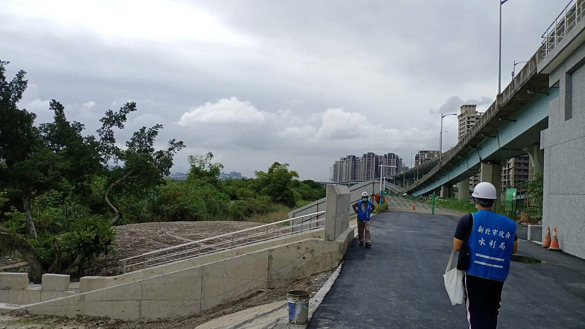 五股成洲抽水站破堤查核。 圖：新北市水利局提供