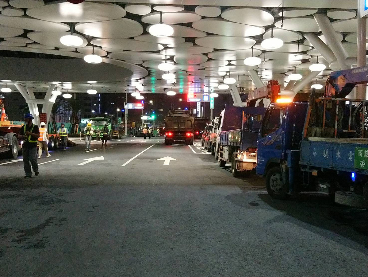 火車站旁嶄新的站東路即將開放通車。 圖：高雄市政府提供