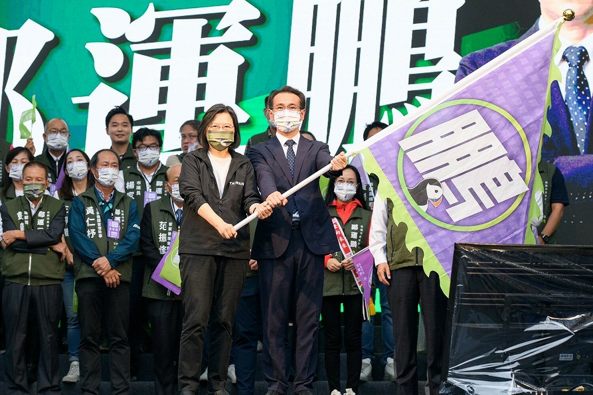 蔡英文今晚將第五度到桃園幫鄭運鵬站台輔選。圖為蔡英文出席鄭運鵬南區競選總部成立。 圖：鄭運鵬競辦/提供