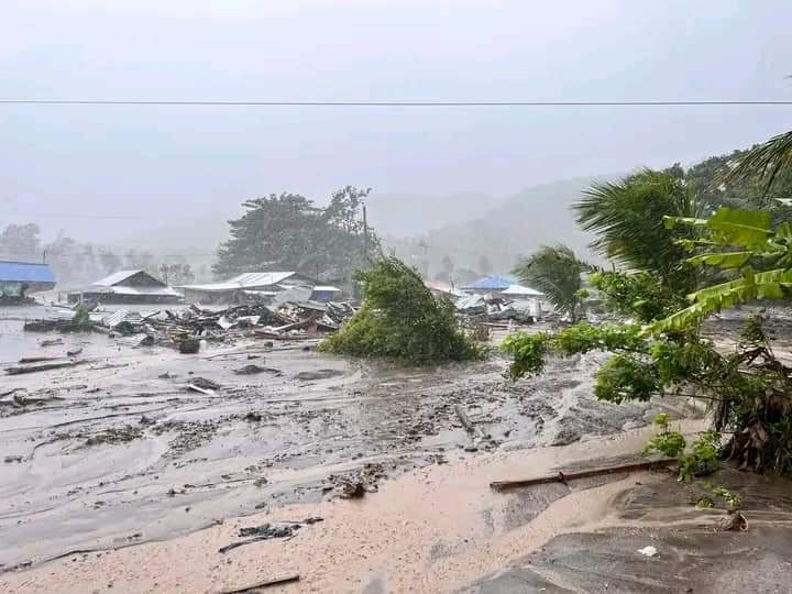 據菲國災難中心29日最新統計，颱風奈格已造成至少72人死亡，另外33人受傷、14人失蹤。 圖：擷自推特@chskiur