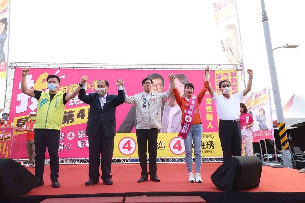 陳其邁(中)、陳光復(左二)、趙天麟(左一)力挺黃雍琇。 圖：趙天麟服務處提供