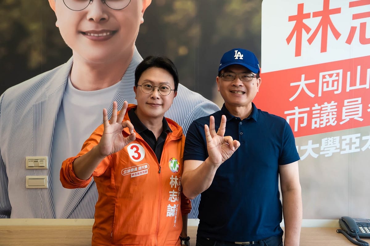 鄭弘儀(右)南下力挺林志誠。 圖：趙天麟服務處提供