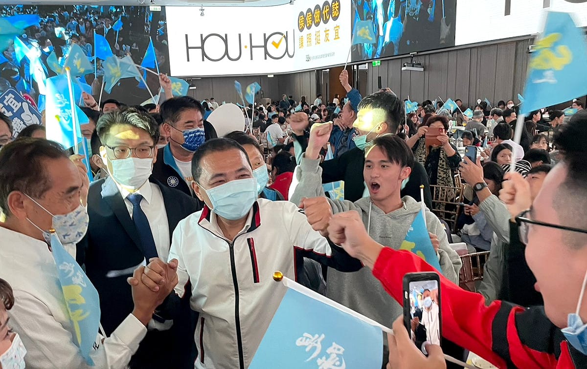 中華民國兒童課後照顧輔導協會等26個教育團體今(29)日為新北市長侯友宜成立「教育後援會」。 圖：侯選辦提供