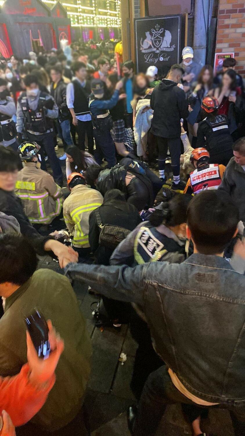 韓國梨泰院一場大型萬聖節慶祝活動驚傳「人踩人」意外不幸喪生。 圖：翻攝自推特