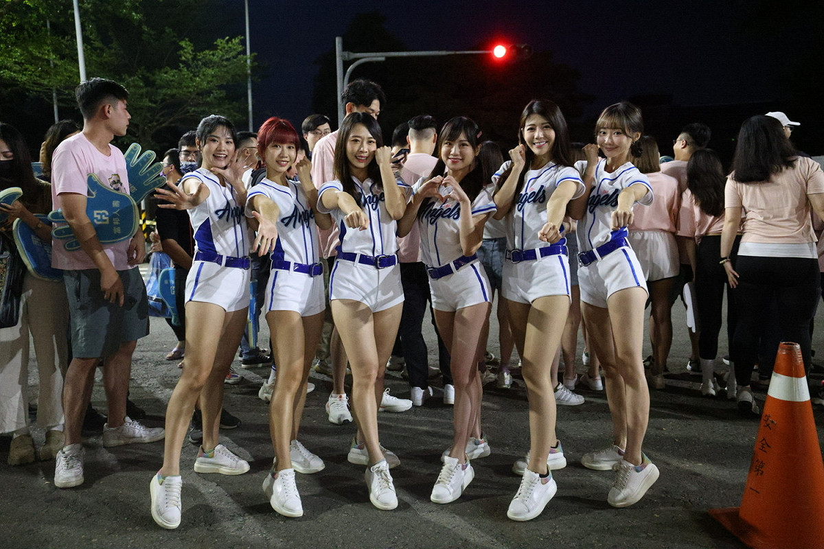 啦啦隊是全場吸睛焦點。 圖：高雄市政府提供