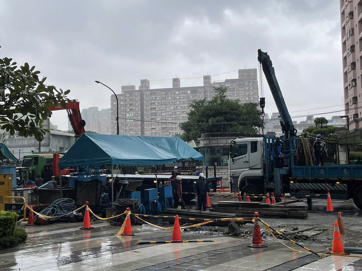 深層基礎改善完成，工區機具開始撤離。 圖：新北市水利局提供
