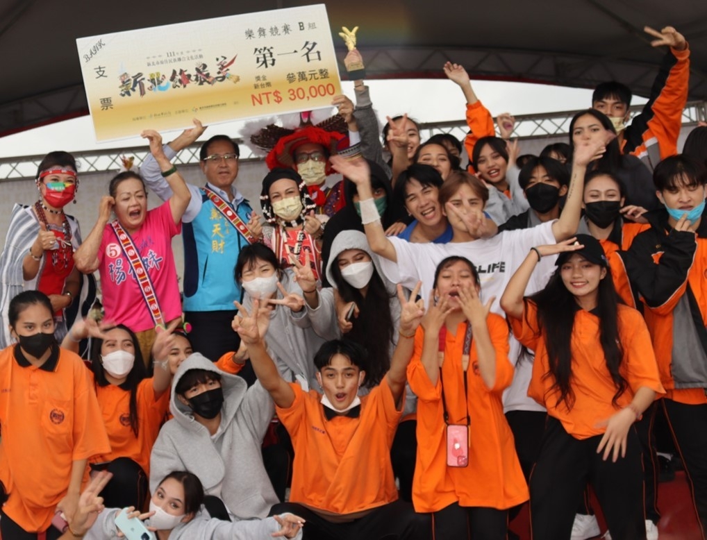 莊敬高職原舞隊。 圖：新北市原民局提供