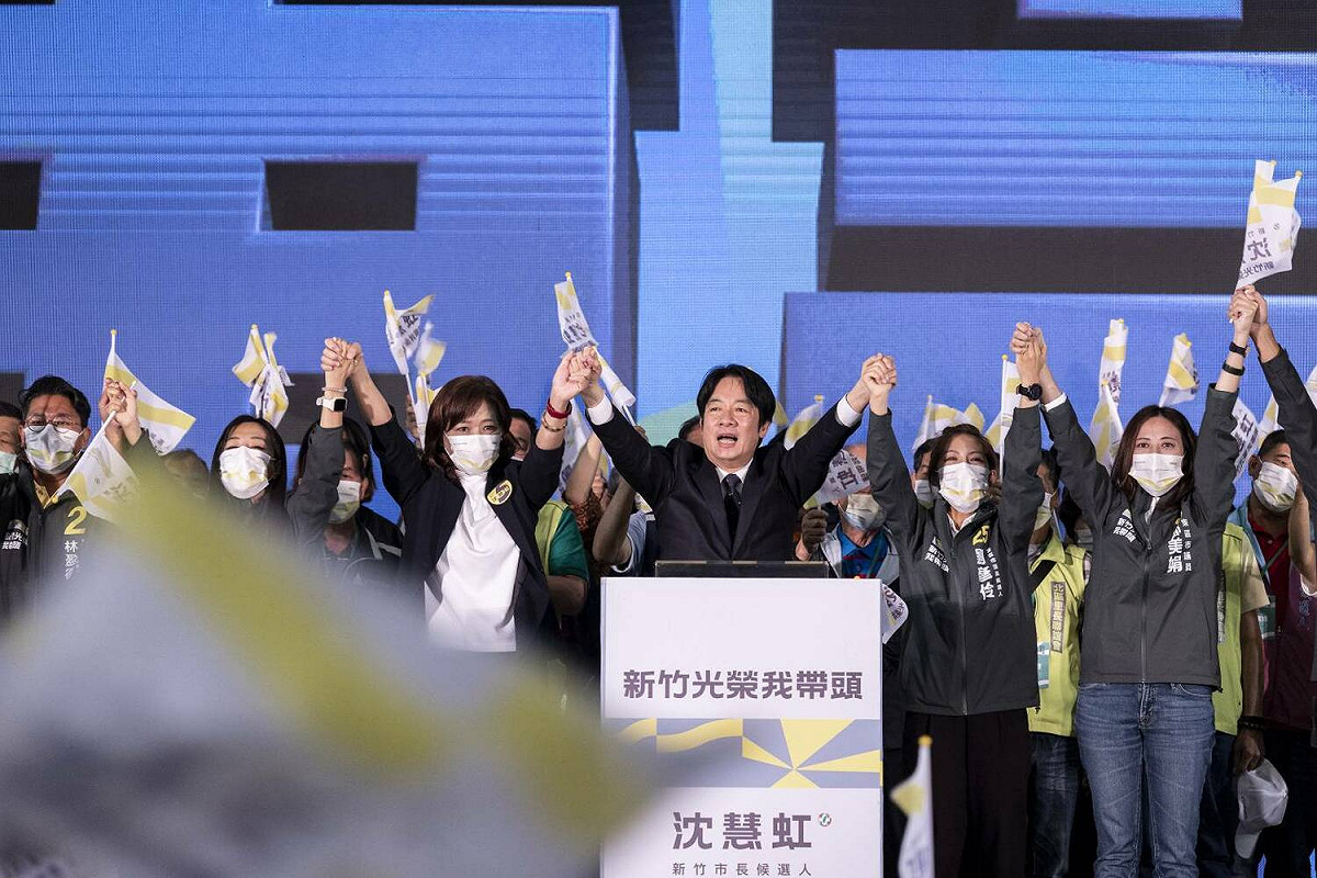 沈慧虹競總成立活動，包括副總統賴清德（中）、立院黨團總召柯建銘、前新竹市長林智堅，都出席幫沈慧虹加油打氣。 圖：民進黨提供