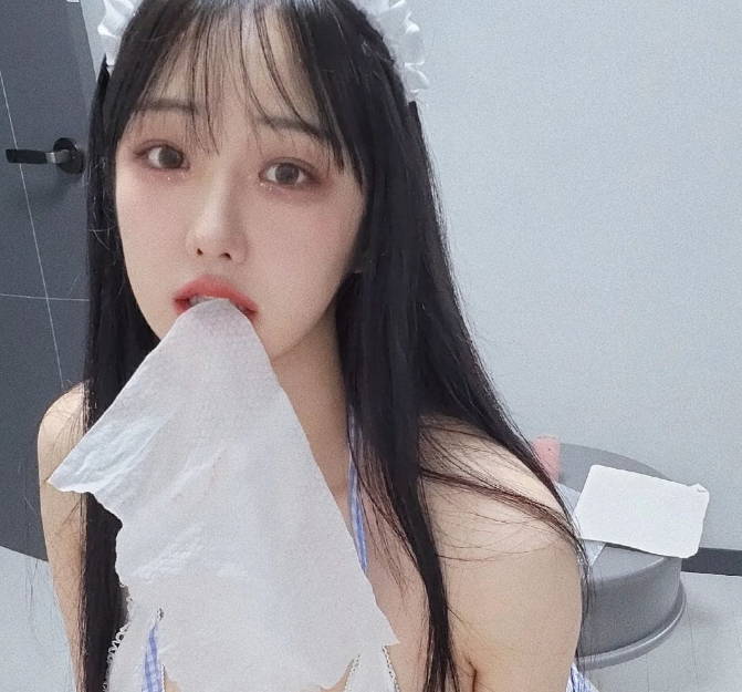 南韓性感女直播主FURY，29日晚間也在梨泰院。 圖：翻攝自IG/퓨리♡