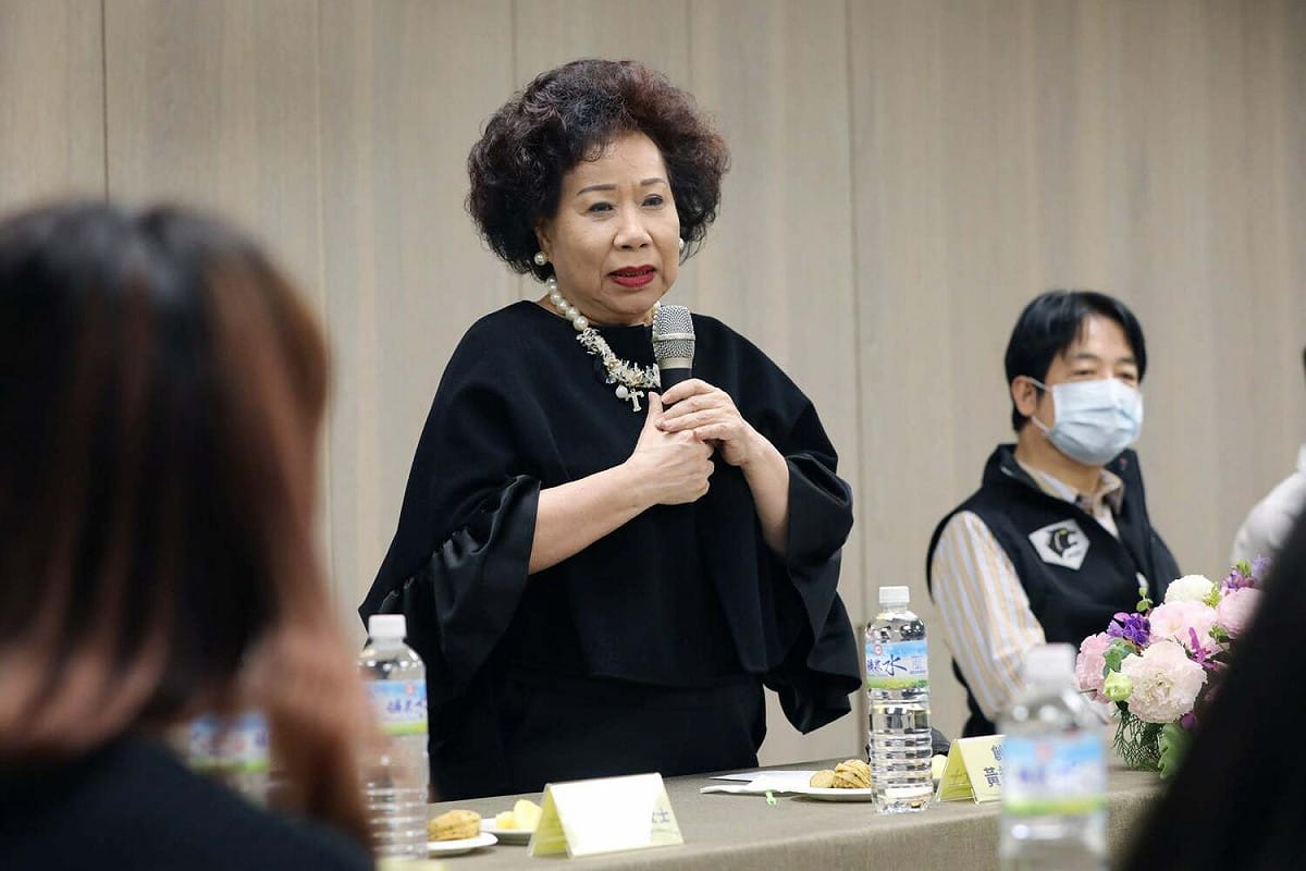 黃越綏砲轟柯文哲信口開河、口無遮攔、耍賴不認帳，態度傲慢令人不齒，市政成績六都墊底，慚愧都來不及，居然還想選總統？ 圖：翻攝自黃越綏臉書(資料照)